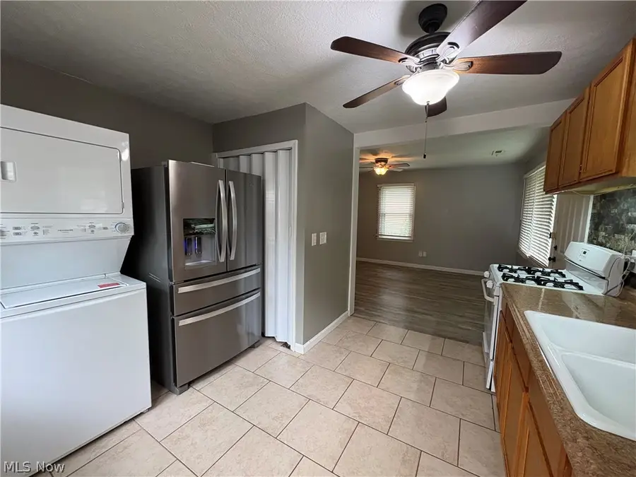 625 Delaware Avenue, Elyria, OH 44035 - #3