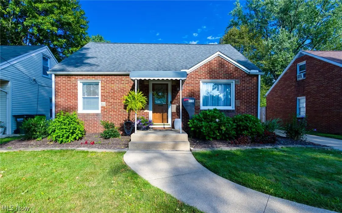 1382 Elmwood Sw Avenue, North Canton, OH 44720 - #1