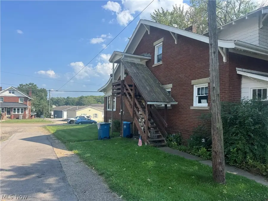 521 S Prospect S Avenue, Hartville, OH 44632 - #3