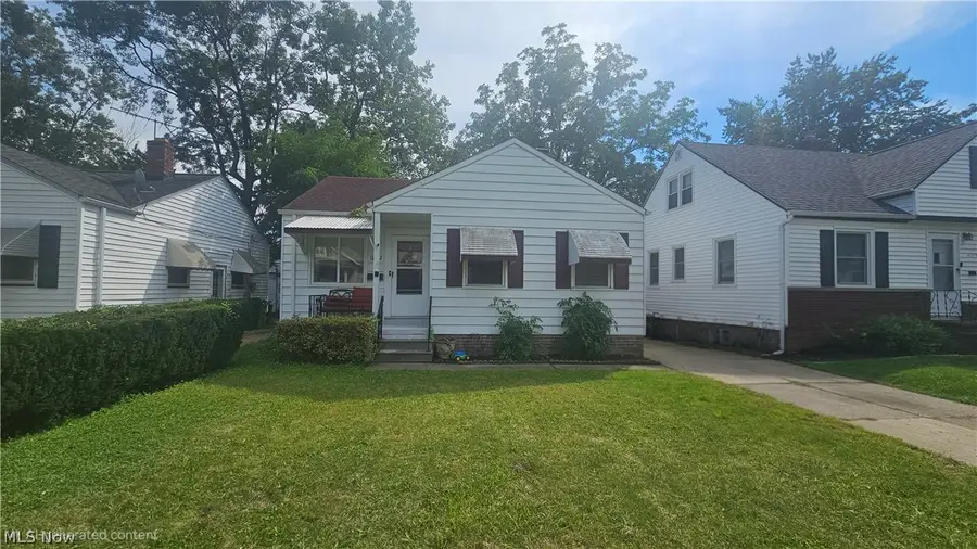 12332 Park Knoll Drive, Garfield Heights, OH 44125 - #2