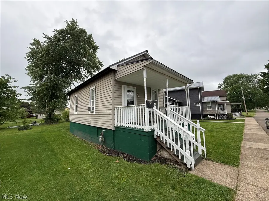 208 W 1st Street, Uhrichsville, OH 44683 - #3