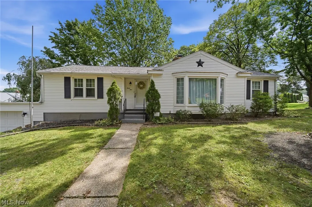 41 8th Street, Barberton, OH 44203 - #1