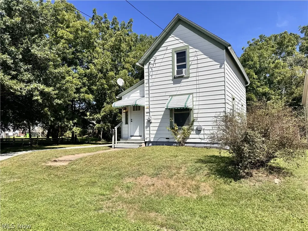 301 Bell Street, Barberton, OH 44203 - #1