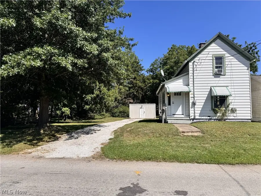 301 Bell Street, Barberton, OH 44203 - #3