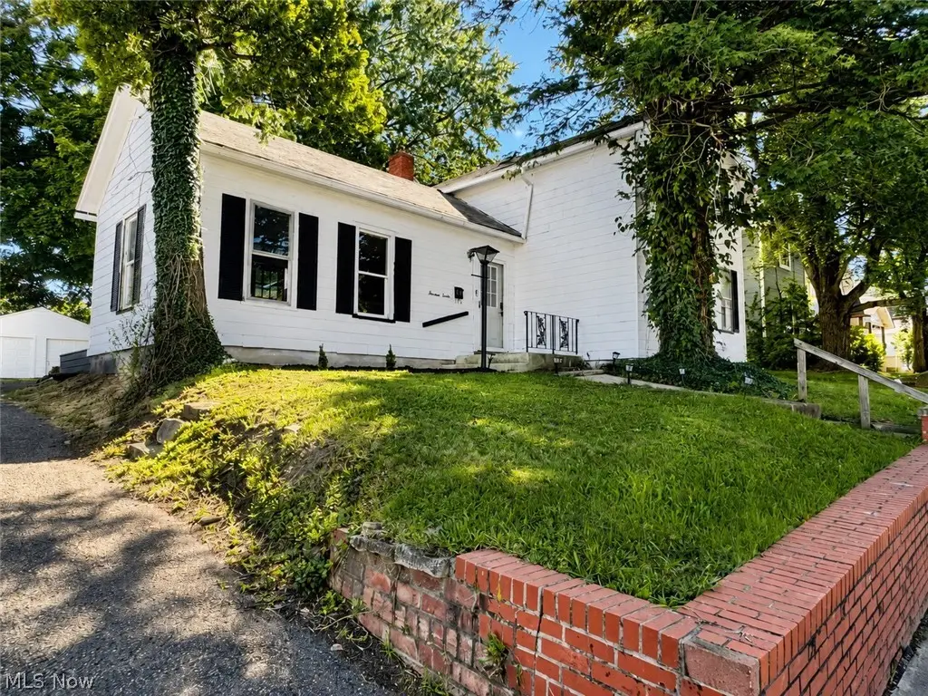 1312 Wooster W Road, Barberton, OH 44203 - #1