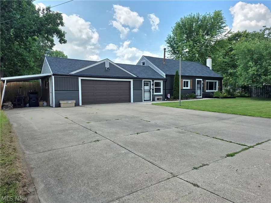 9856 Dupont Drive, Columbia Station, OH 44028 - #2