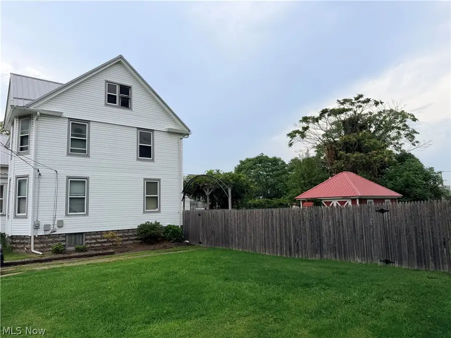 1043 W 50th Street, Ashtabula, OH 44004 - #3