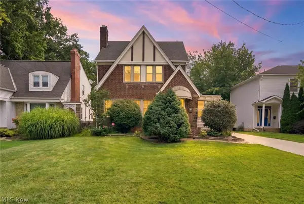 895 Richmond Road, Lyndhurst, OH 44124