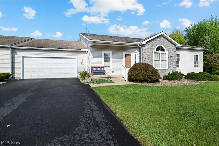 21 Abbington Nw Drive, Warren, OH 44481 - #2