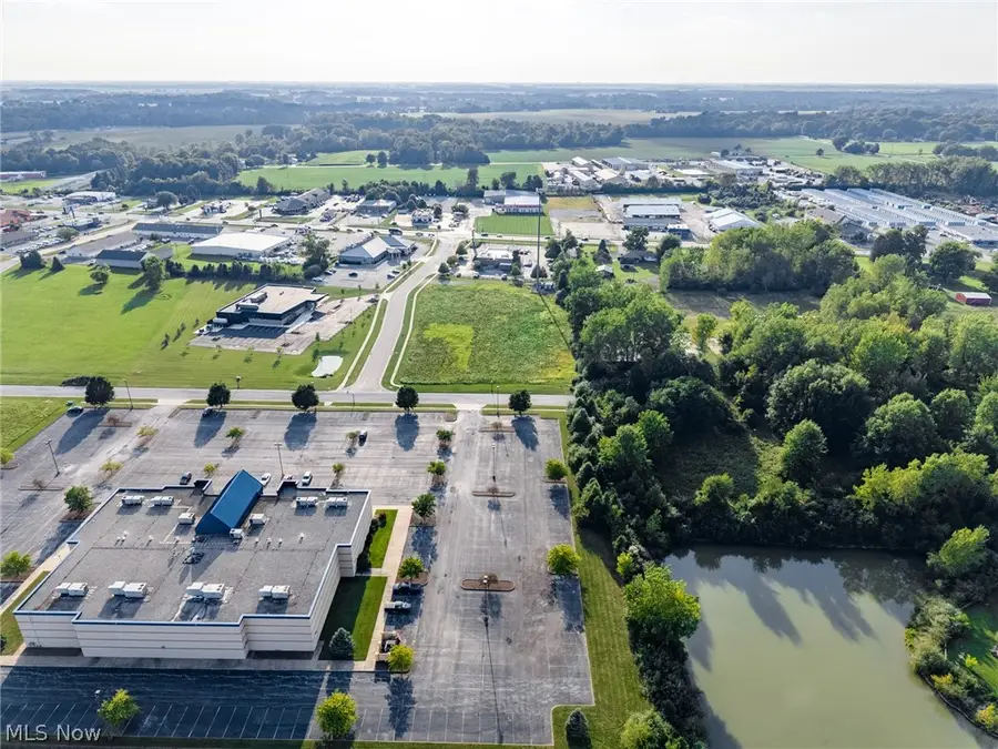 2 Emerald W Parkway, Norwalk, OH 44857 - #3