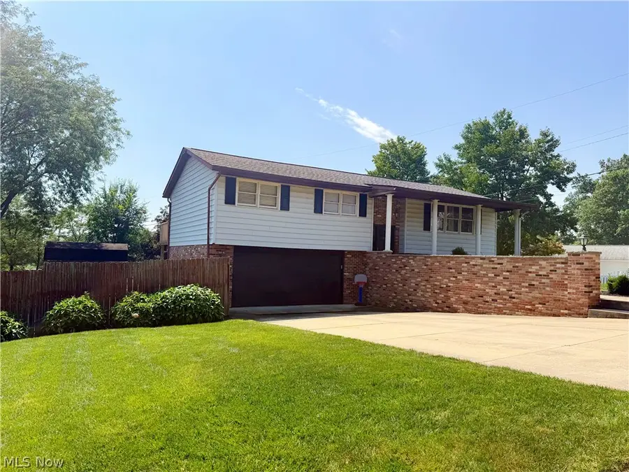 312 Donahey Ne Avenue, New Philadelphia, OH 44663 - #3