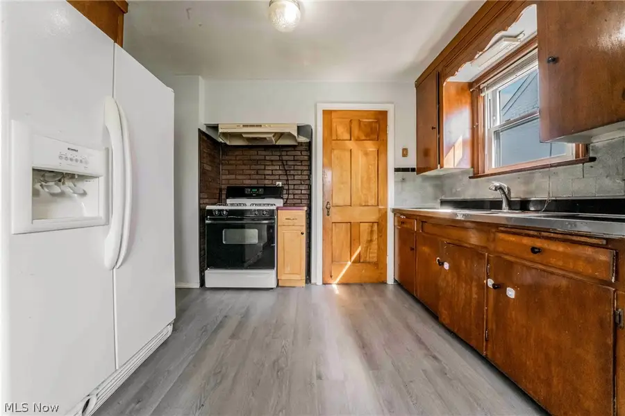 9107 S Highland Avenue, Garfield Heights, OH 44125 - #3