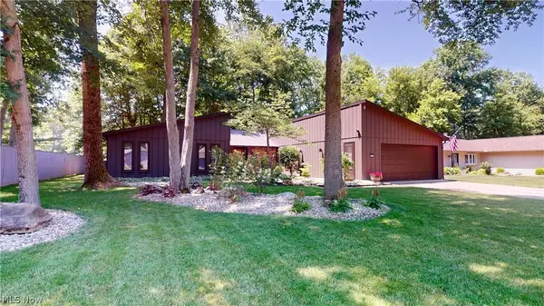 5726 Rock Point Circle, North Ridgeville, OH 44039