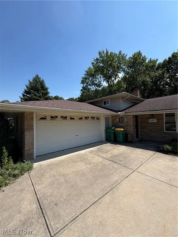 5487 Beacon Hill Court, Seven Hills, OH 44131