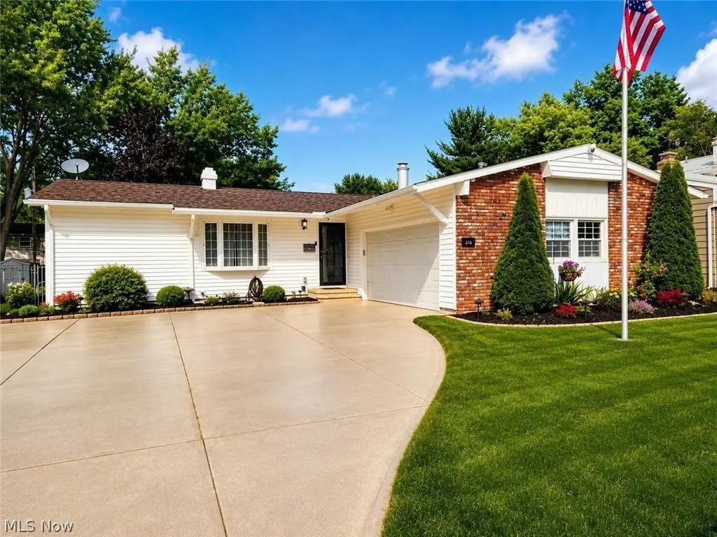 376 Wallace Drive, Berea, OH 44017 - #1