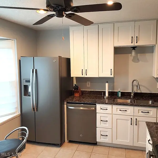 8882 Holly Lane #59, Olmsted Falls, OH 44138