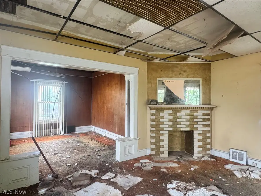 11321 Mount Overlook Avenue, Cleveland, OH 44104 - #2