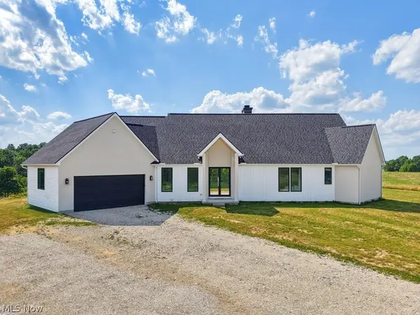 10311 Hunting Hills Ne Avenue, Hartville, OH 44632
