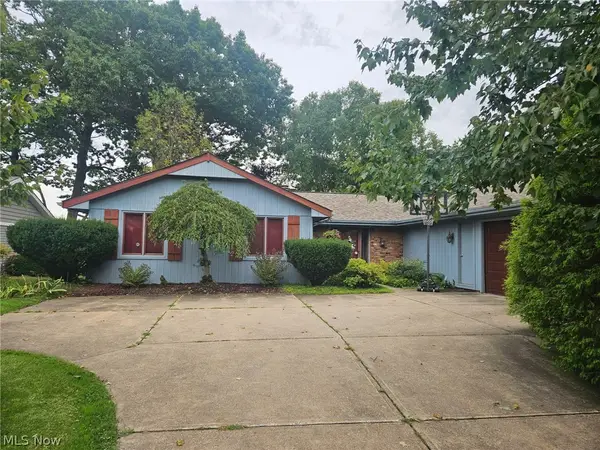 1240 Surfside Circle, Aurora, OH 44202