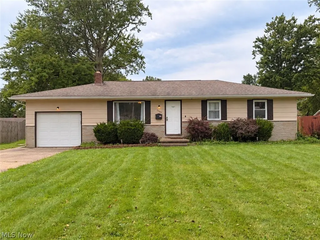 2064 Innwood Drive, Austintown, OH 44515 - #1