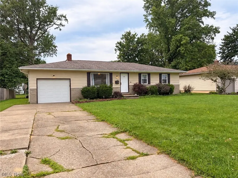 2064 Innwood Drive, Austintown, OH 44515 - #2