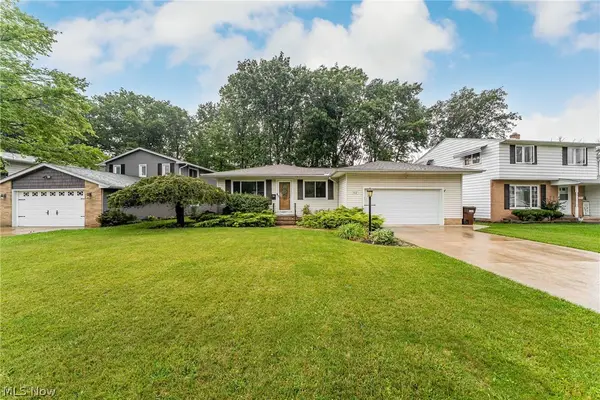 7012 Edgecliff Drive, Parma, OH 44134