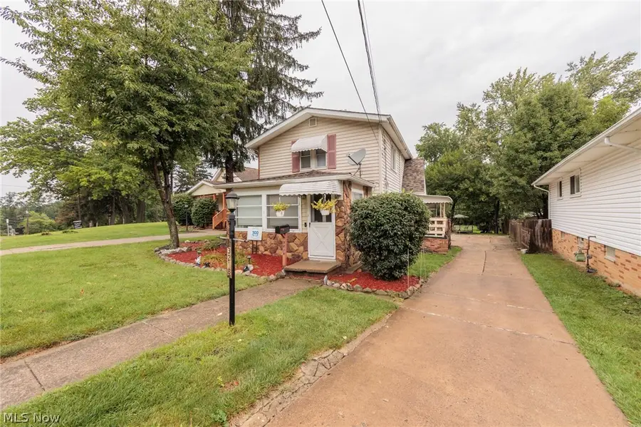 3218 W Ridgewood Drive, Parma, OH 44134 - #3