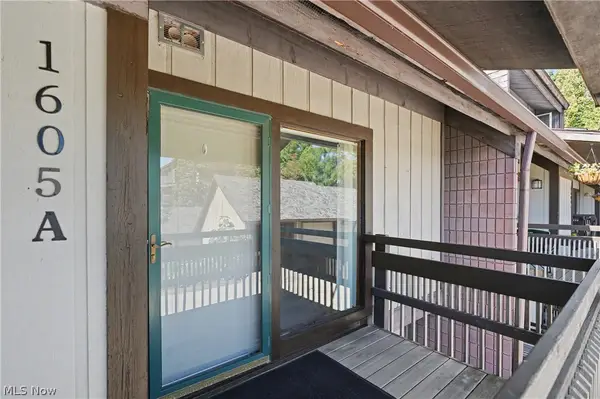 1605 Treetop Trail #A, Akron, OH 44313