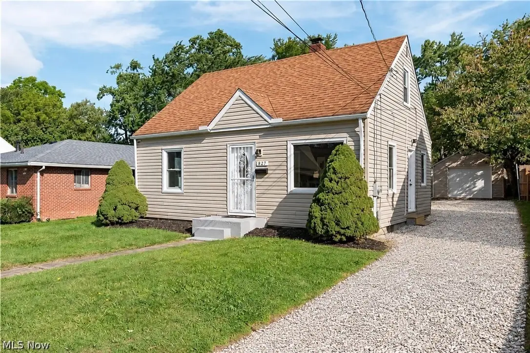 827 Davies Avenue, Akron, OH 44306 - #1