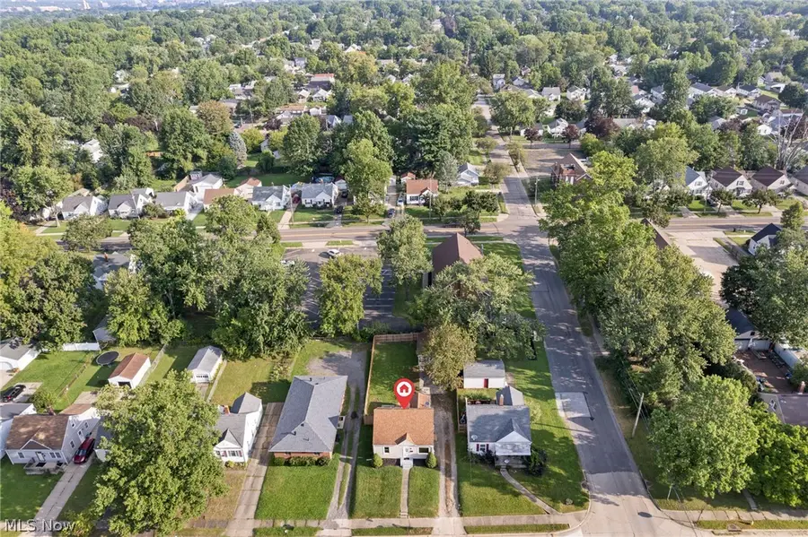 827 Davies Avenue, Akron, OH 44306 - #2
