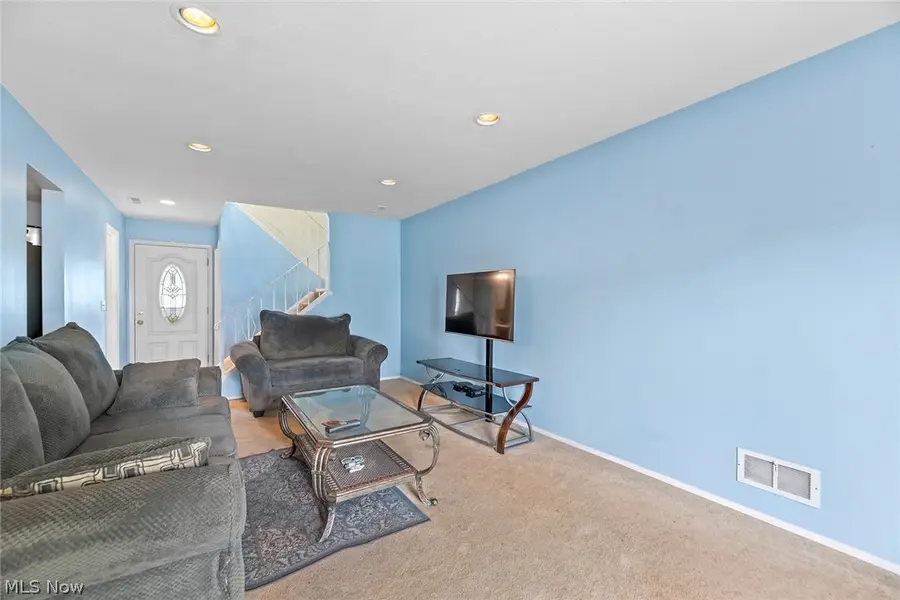 8851 Holly Lane, Olmsted Falls, OH 44138 - #3