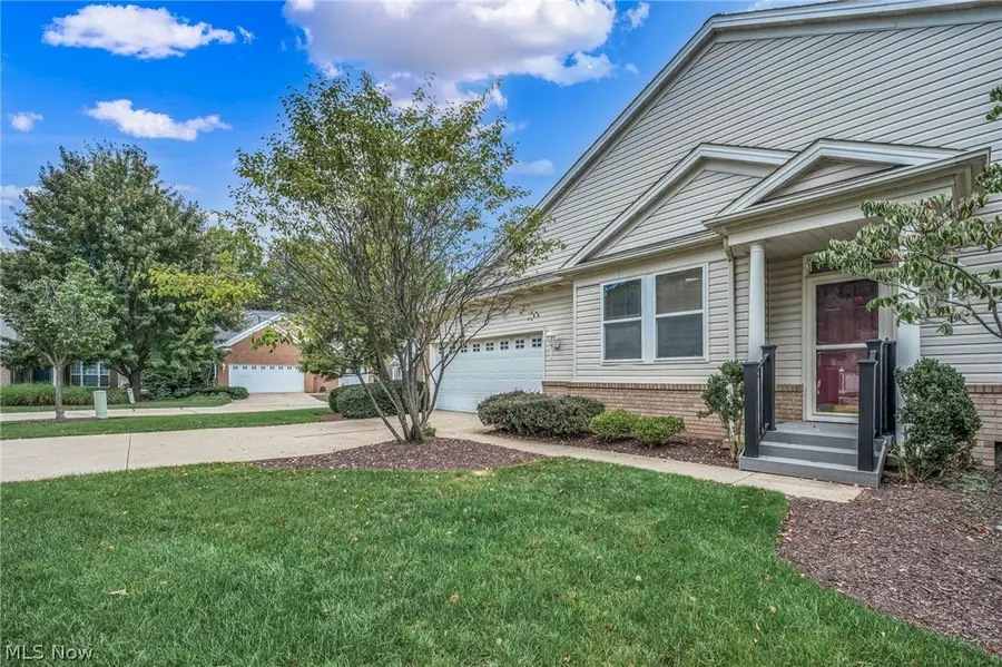 8610 Pine Creek Lane, Sagamore Hills, OH 44067 - #3
