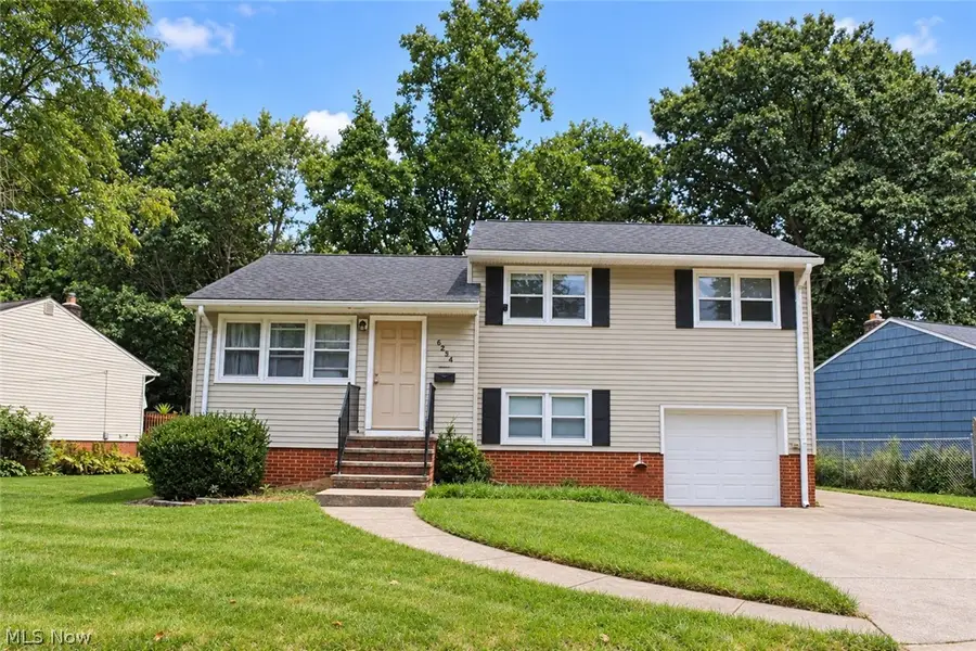 6254 Colebrook Road, Parma Heights, OH 44130 - #3