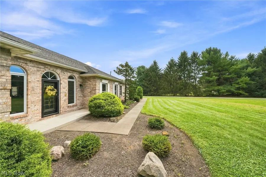 812 S Prospect Avenue, Hartville, OH 44632 - #3