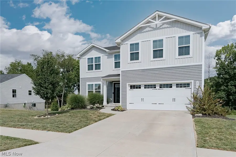 2595 Bishop Oval, Barberton, OH 44203 - #2