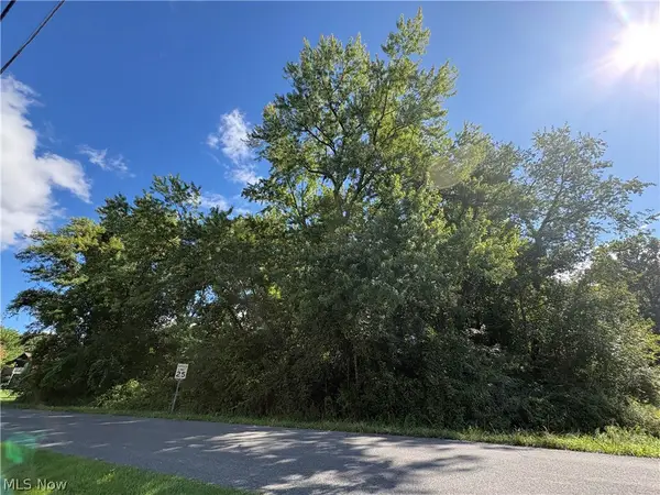4051 Greenbay Drive, Barberton, OH 44203