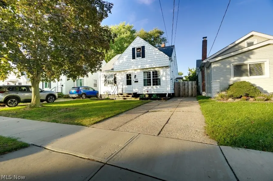 395 E 324th Street, Willowick, OH 44095 - #2