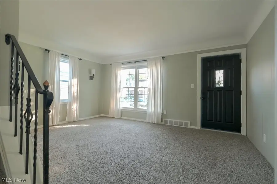 395 E 324th Street, Willowick, OH 44095 - #3