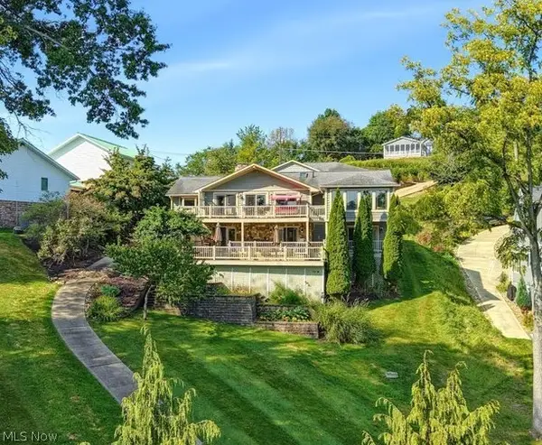 338 W Mohawk Drive, Malvern, OH 44644