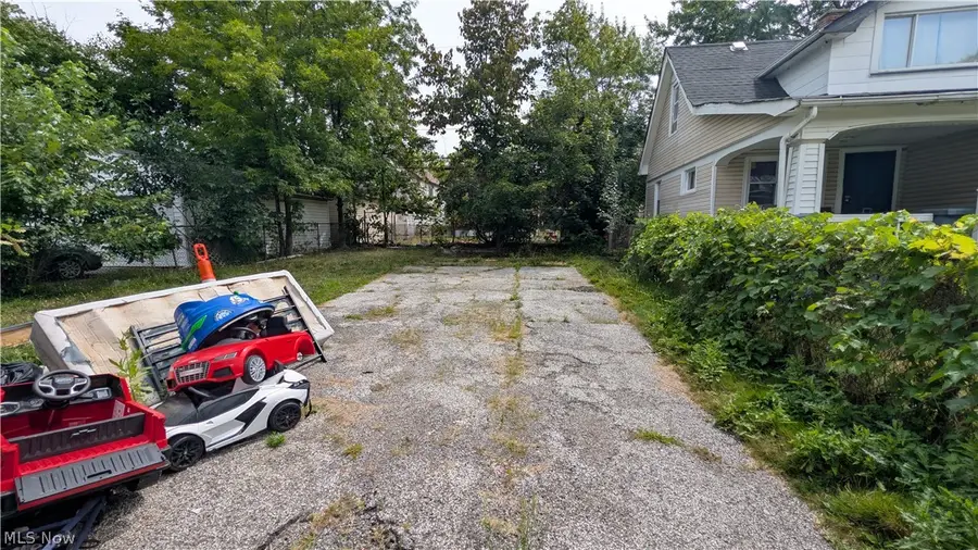 4015 E 142nd Street, Cleveland, OH 44128 - #3