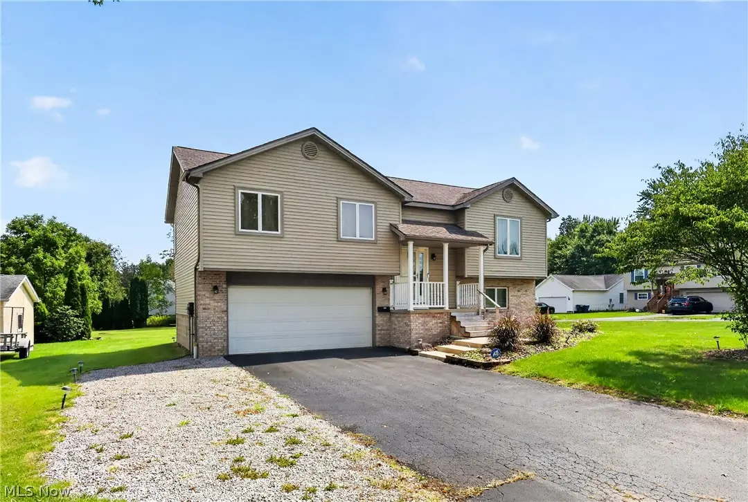 1064 Saul Drive, Hubbard, OH 44425 - #1
