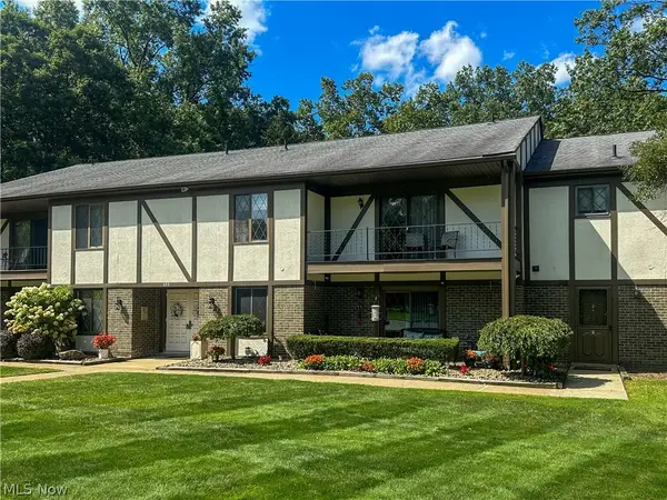 399 Quarry Lane #E, Warren, OH 44484