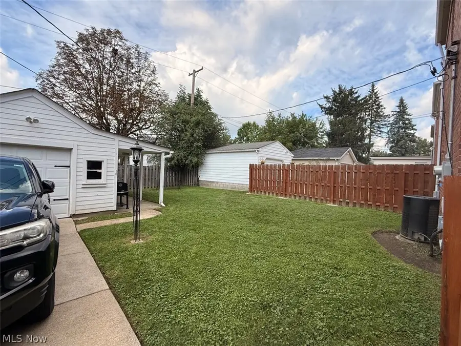 5522 Hollywood Avenue, Maple Heights, OH 44137 - #2
