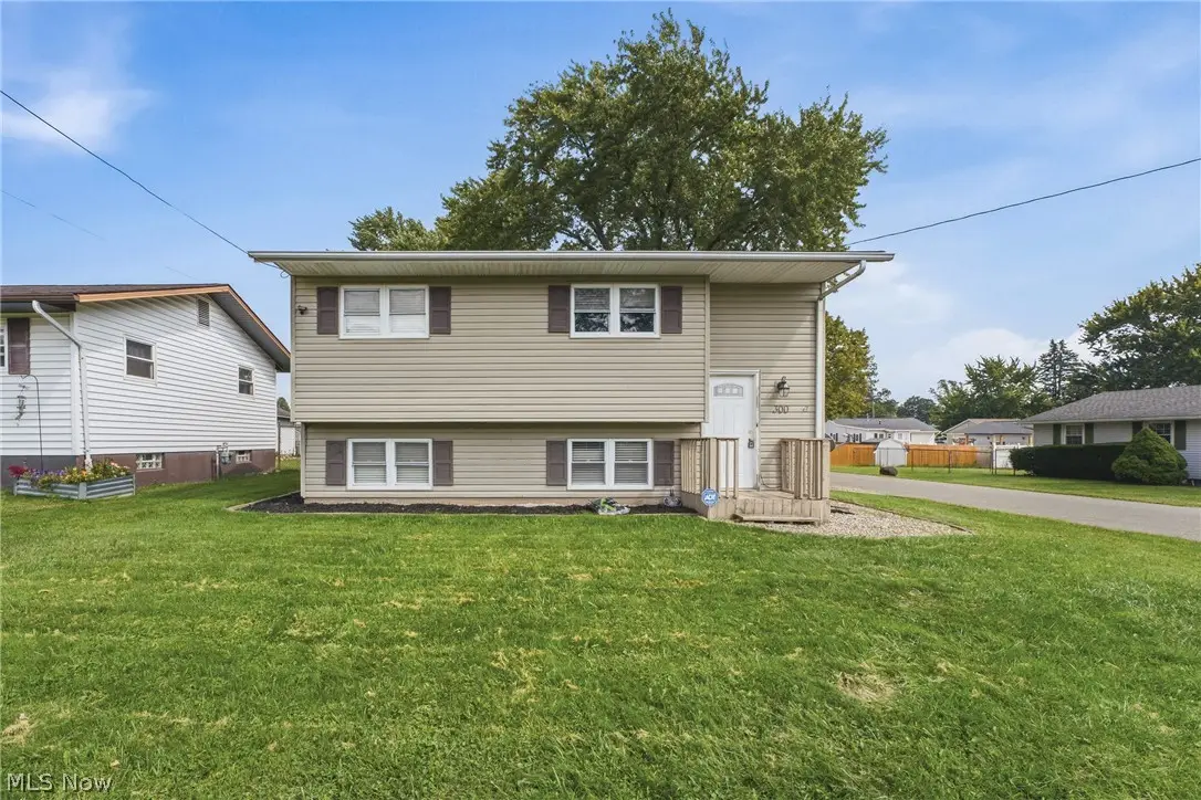 300 27th Nw Street, Massillon, OH 44647 - #1