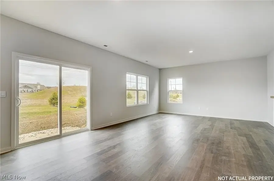 3830 Leasure Farms Drive, Zanesville, OH 43701 - #2