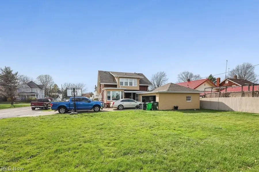 2144 Ridgewood Avenue, Alliance, OH 44601 - #3