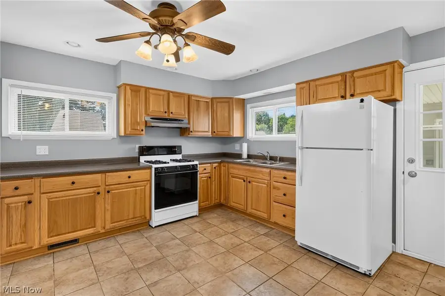 214 Oak Knoll Street, Niles, OH 44446 - #2