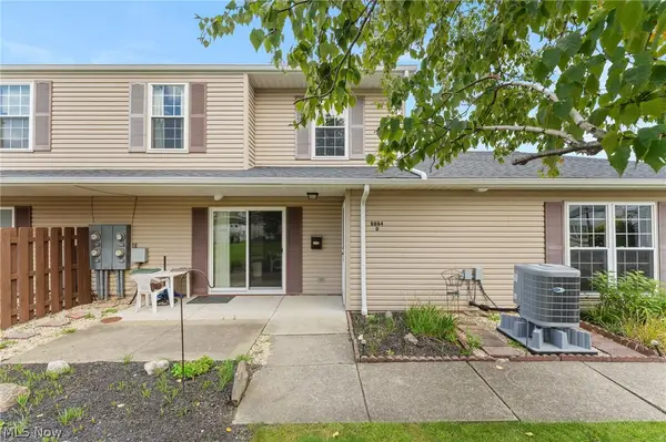 6864 Beacon Drive #D, Mentor, OH 44060