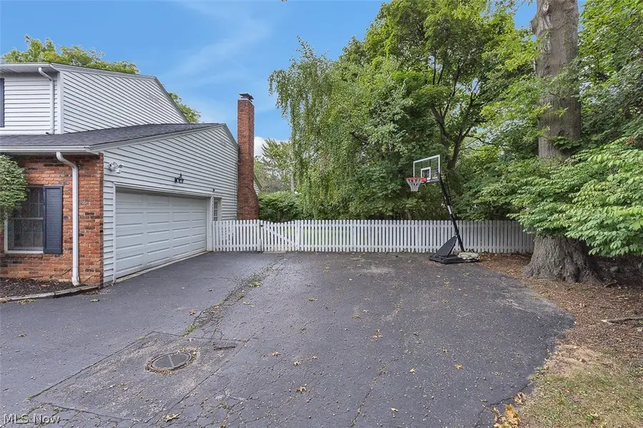 5045 Clubside Road, Lyndhurst, OH 44124 - #3