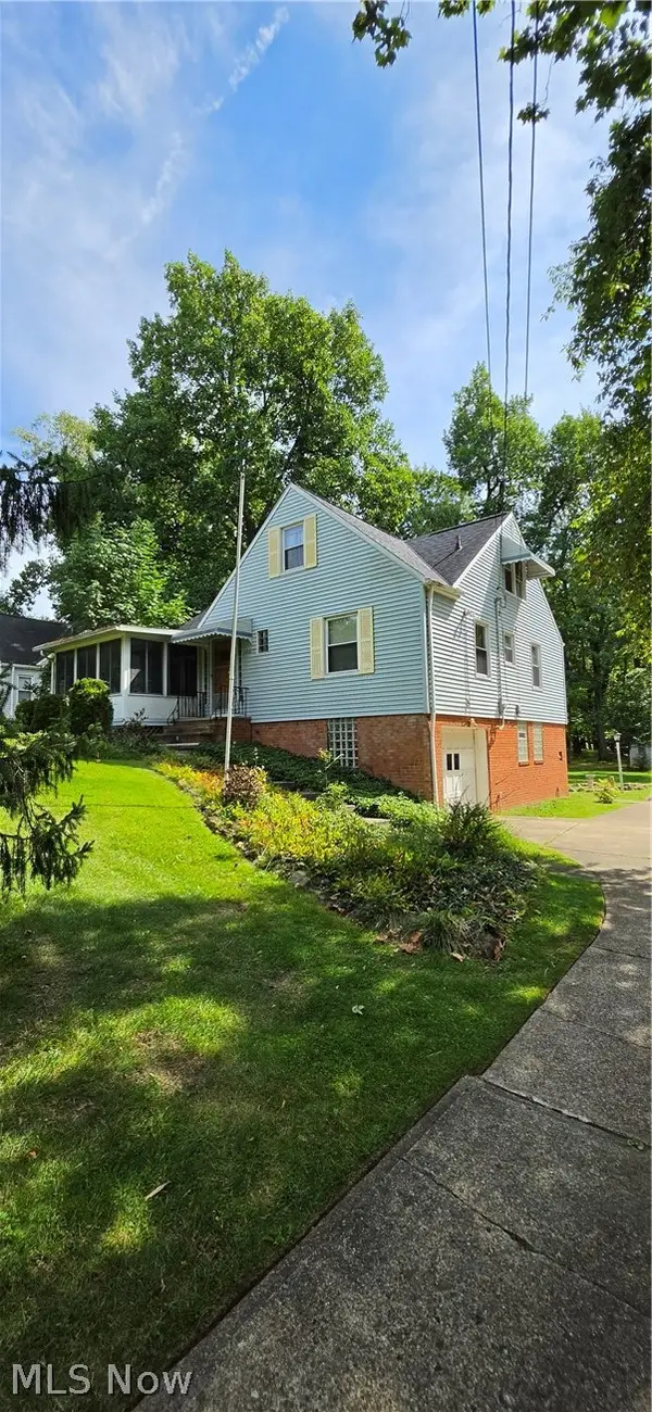 10017 W Ridgewood Drive, Parma Heights, OH 44130